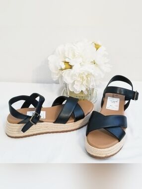 Susina Nordstrom Brand Tan/Black Cross-Strap Strappy Platform Espadrille Sandals